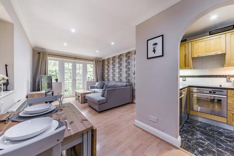 2 bedroom apartment for sale, Gloucester Court, Moorfield Road, Denham