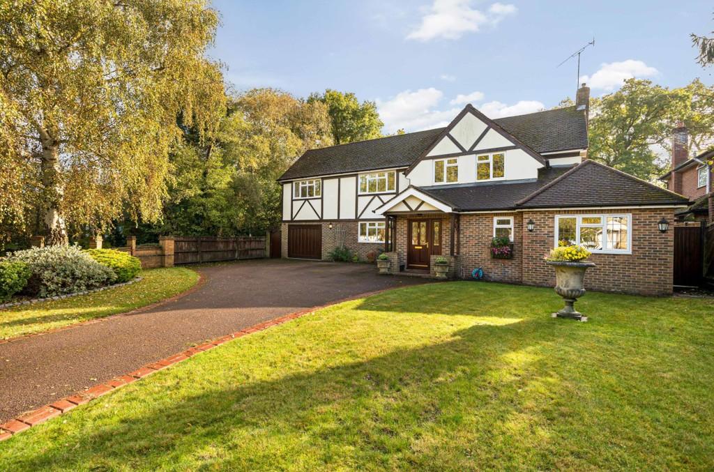 Dukes Wood Drive, Gerrards Cross... 5 bed detached house for sale £