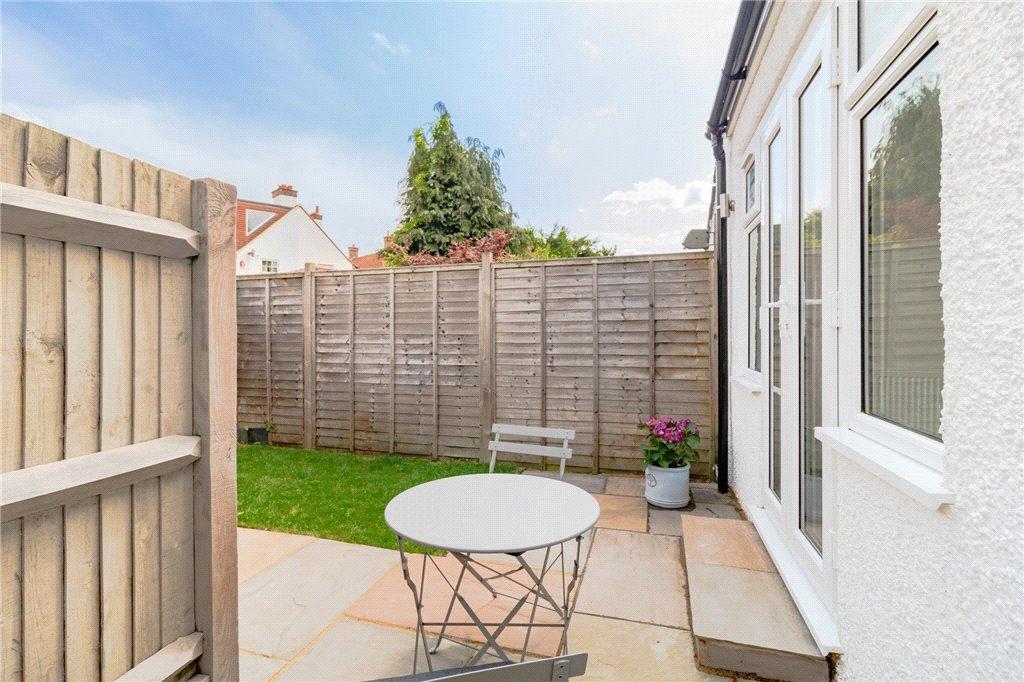 Pinewood Close, Gerrards Cross... 2 bed terraced house £585,000