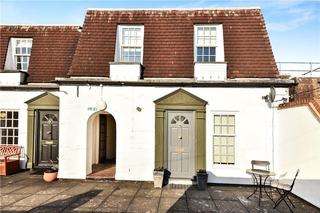 Marsham Way, Gerrards Cross... 2 bed apartment for sale £300,000