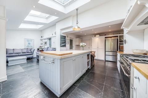 22 Dukes Close, Gerrards Cross, SL9 7LH