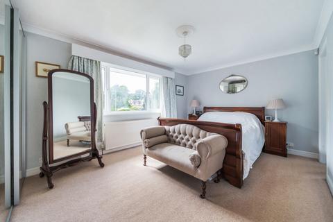 22 Dukes Close, Gerrards Cross, SL9 7LH