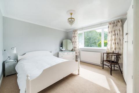 22 Dukes Close, Gerrards Cross, SL9 7LH