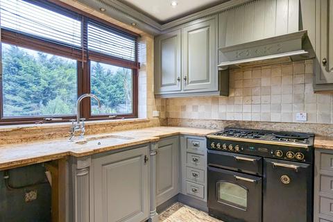 4 bedroom semi-detached house to rent, Lightbowne Road, Manchester, M40