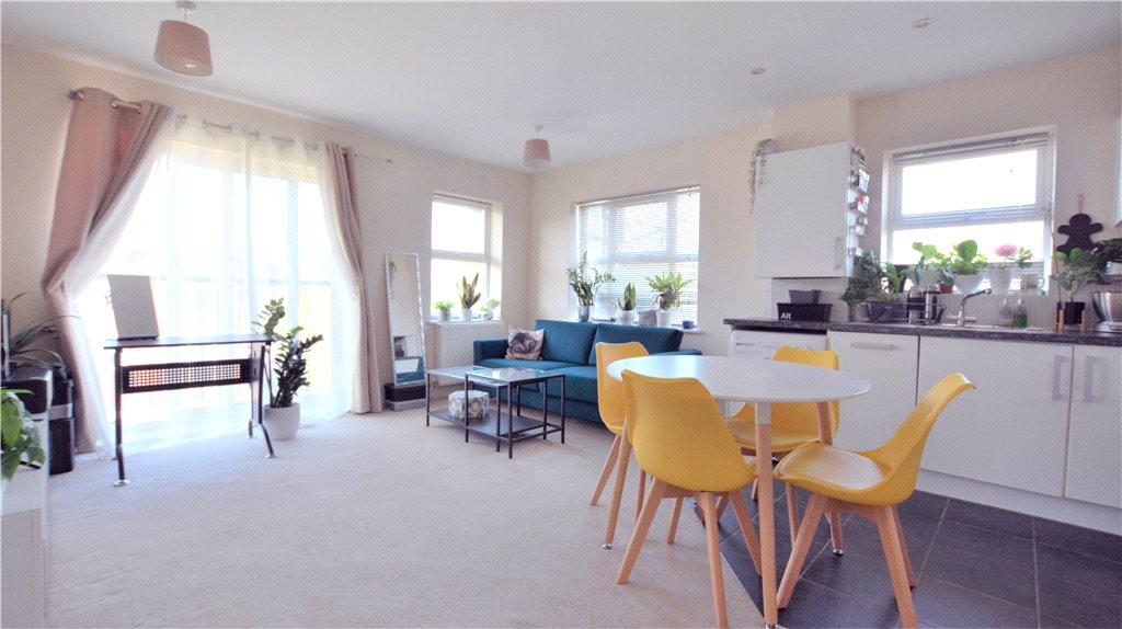 Waterloo Road, Uxbridge 1 bed apartment for sale £250,000