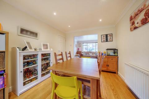 2 Stirling Close, Uxbridge, UB8 2BA