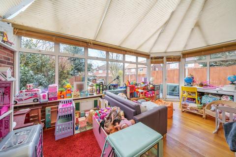 2 Stirling Close, Uxbridge, UB8 2BA