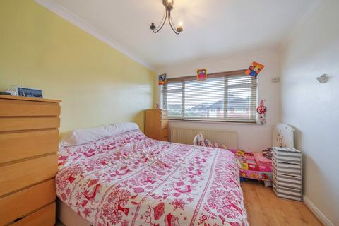 2 Stirling Close, Uxbridge, UB8 2BA