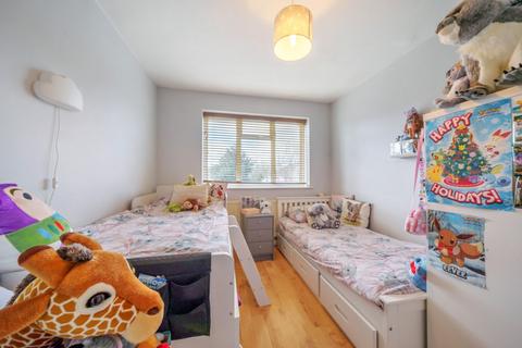 2 Stirling Close, Uxbridge, UB8 2BA