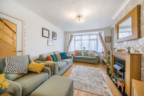 54 Blacklands Drive, Hayes, UB4 8EX