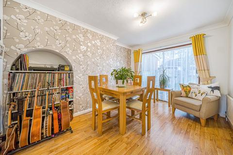 54 Blacklands Drive, Hayes, UB4 8EX