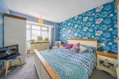 54 Blacklands Drive, Hayes, UB4 8EX