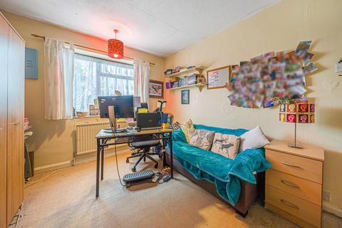54 Blacklands Drive, Hayes, UB4 8EX