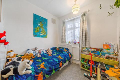 54 Blacklands Drive, Hayes, UB4 8EX