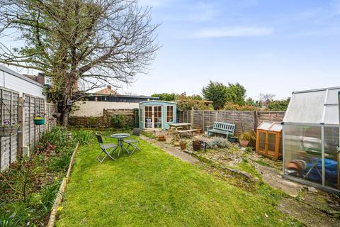 54 Blacklands Drive, Hayes, UB4 8EX