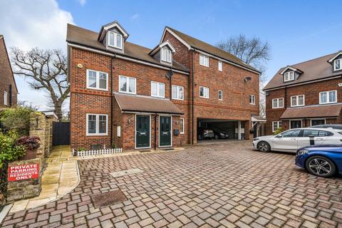 undefined, Connaught Close, Hillingdon