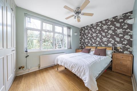 5 bedroom bungalow for sale, Harlington Road, Hillingdon