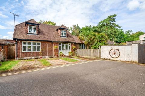 5 bedroom bungalow for sale, Harlington Road, Hillingdon