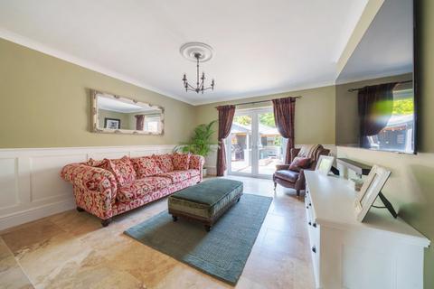 75 Willow Crescent West, Denham, Uxbridge, UB9 4AU