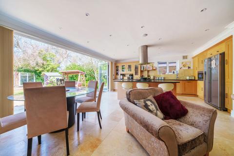 75 Willow Crescent West, Denham, Uxbridge, UB9 4AU