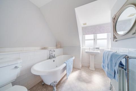 75 Willow Crescent West, Denham, Uxbridge, UB9 4AU