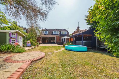 75 Willow Crescent West, Denham, Uxbridge, UB9 4AU
