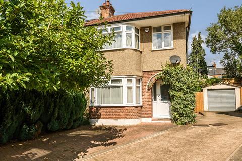 16 Cotswold Close, Uxbridge, UB8 2NA