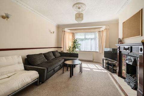 16 Cotswold Close, Uxbridge, UB8 2NA