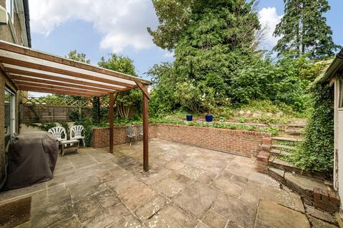 16 Cotswold Close, Uxbridge, UB8 2NA