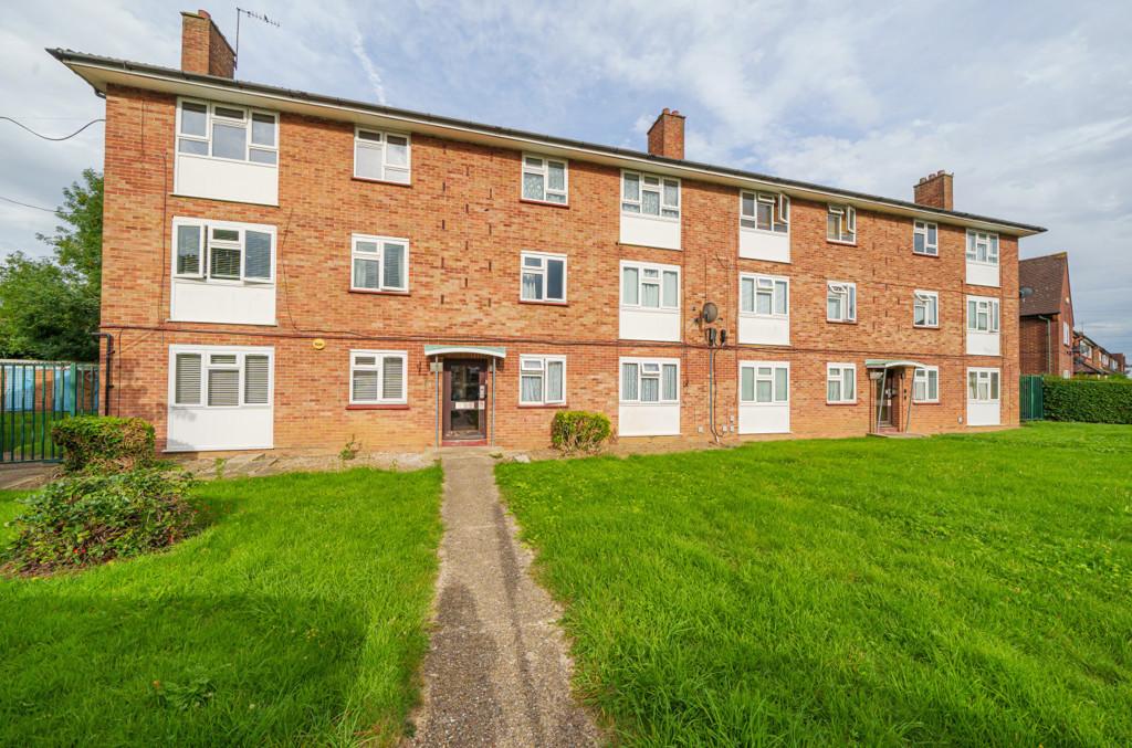 Midhurst Gardens, Uxbridge, Middlesex 1 bed apartment £245,000
