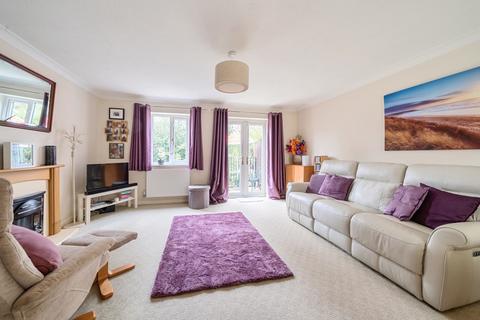 18 Kent Close, Uxbridge, UB8 1XR