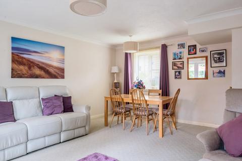 18 Kent Close, Uxbridge, UB8 1XR
