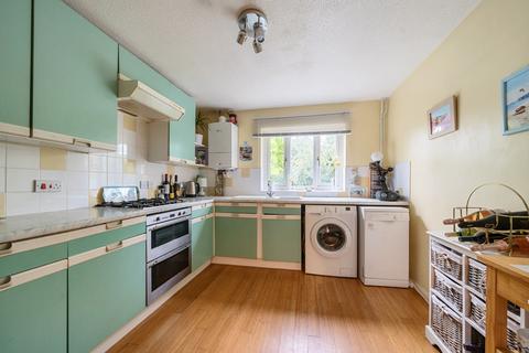 18 Kent Close, Uxbridge, UB8 1XR