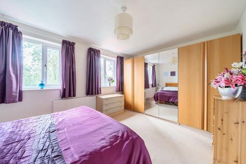 18 Kent Close, Uxbridge, UB8 1XR