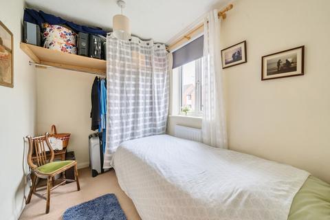 18 Kent Close, Uxbridge, UB8 1XR