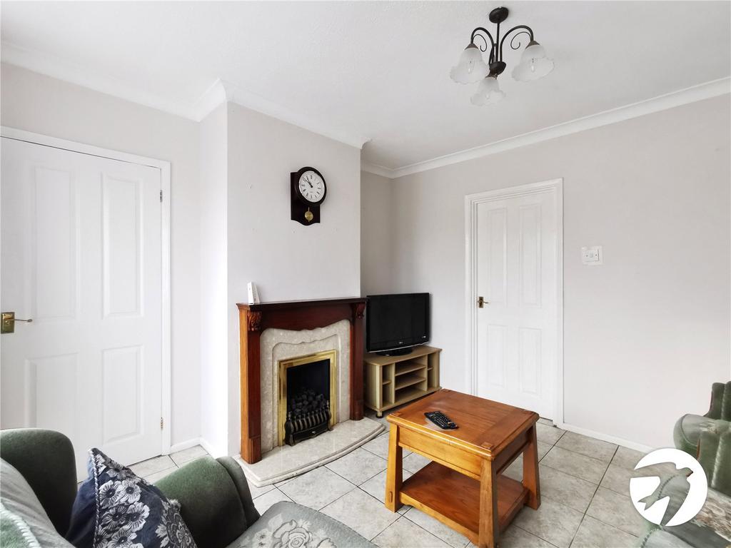 Attlee Drive, Dartford, Kent, DA1 3 bed semidetached house £1,800