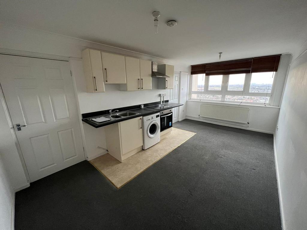 Hillrise Road, RM5 2 bed flat £1,350 pcm (£312 pw)