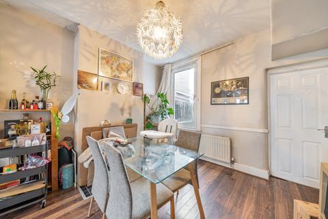 2 bedroom terraced house for sale - Lucknow Street, London SE18