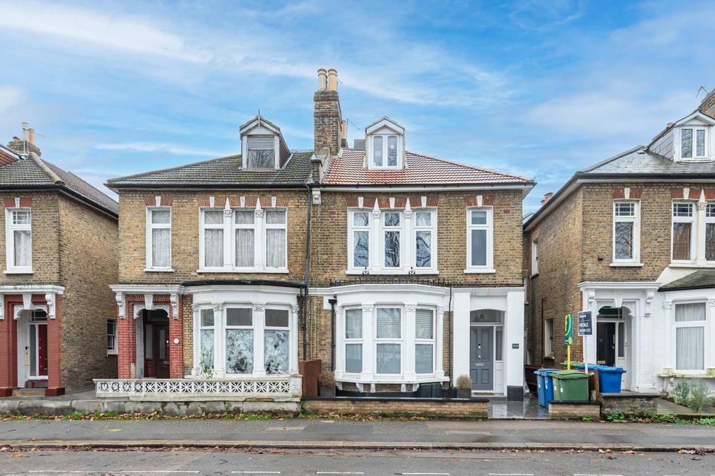 East Dulwich Grove, Dulwich, London... 2 bed flat for sale £550,000