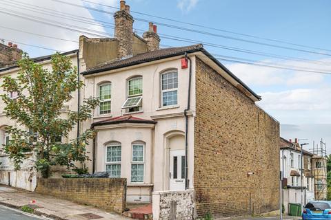 4 bedroom end of terrace house for sale - Elmdene Road, London SE18