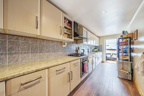 4 bedroom end of terrace house for sale - Elmdene Road, London SE18