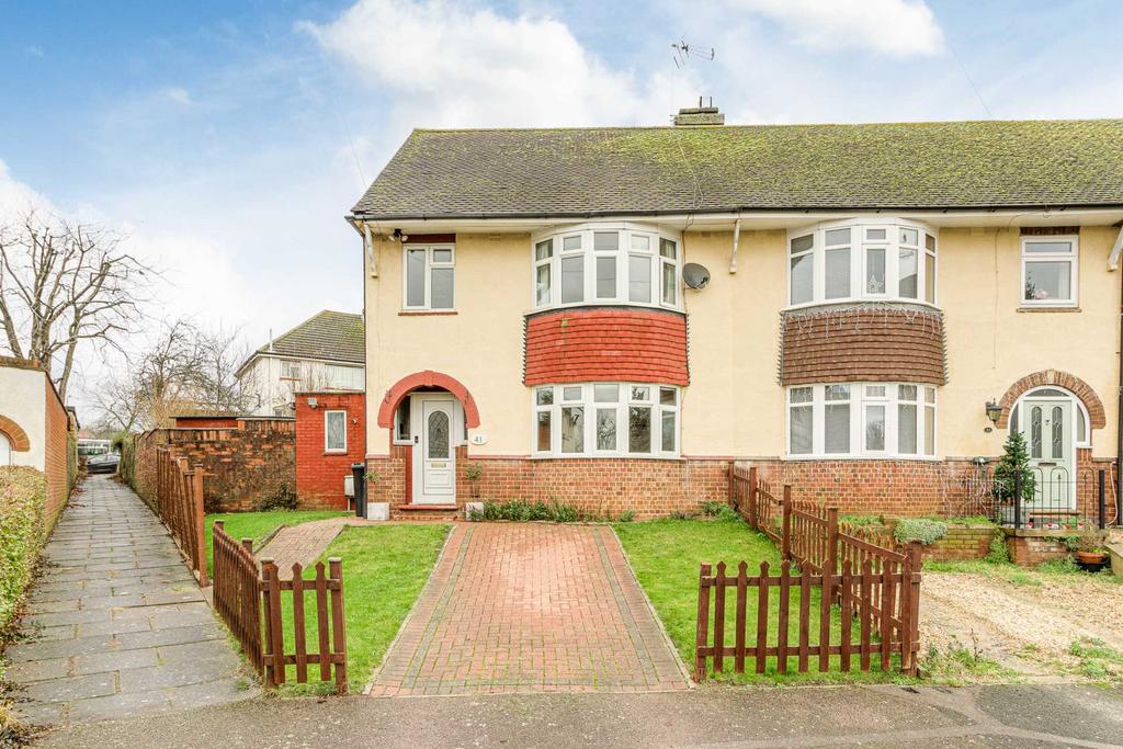 Pinewood Drive, Milton Keynes MK2 3 bed semidetached house for sale
