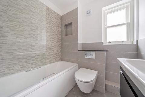 3 bedroom detached house for sale - Riefield Road, London SE9