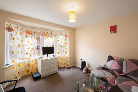 2 bedroom flat to rent - The Archway, Little Hallfield Road, York, YO31