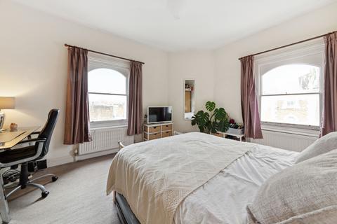 3 bedroom flat for sale, Ferndale Road, SW4