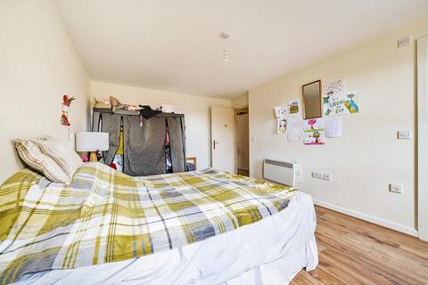 2 bedroom flat for sale, Aylesbury,  Buckinghamshire,  HP19