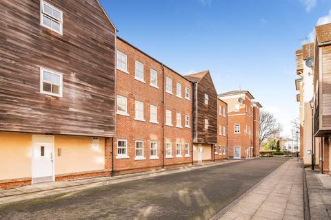 2 bedroom flat for sale, Aylesbury,  Buckinghamshire,  HP19