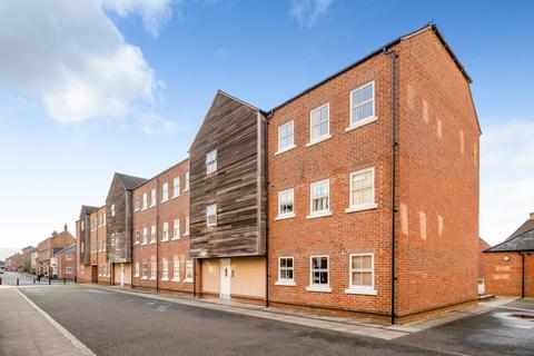 2 bedroom flat for sale, Aylesbury,  Buckinghamshire,  HP19