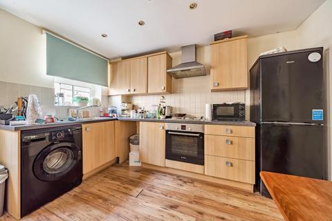 2 bedroom flat for sale, Aylesbury,  Buckinghamshire,  HP19