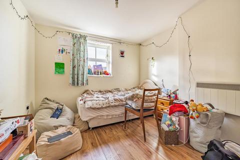 2 bedroom flat for sale, Aylesbury,  Buckinghamshire,  HP19